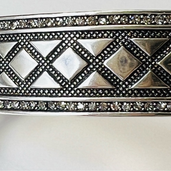 HOUSE OF HARLOW SILVER OXIDIZED BANGLE BRACELET PAVÉ CRYSTALS NWT - Picture 4 of 7